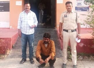 बीमा राशि हड़पने के लिए जेसीबी चोरी की झूठी कहानी रचने वाला शिकायतकर्ता गिरफ्तार बीमा राशि हड़पने के लिए जेसीबी चोरी की झूठी कहानी रचने वाला गिरफ्तार