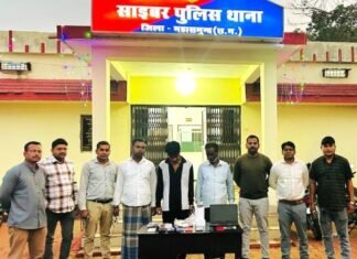महासमुंद पुलिस ने साइबर ठगी का किया खुलासा, झारखंड से तीन आरोपी गिरफ्तार पुलिस ने साइबर ठगी का किया खुलासा, झारखंड से तीन आरोपी गिरफ्तार