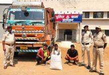 कोमाखान में 21.200 किलो गांजा जप्त, ओडिशा के 3 आरोपी गिरफ्तार कोमाखान में 21.200 किलो गांजा जप्त, ओडिशा के 3 आरोपी गिरफ्तार