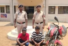 6.09 किलो गांजा के साथ 2 अंतरराज्यीय तस्कर गिरफ्तार,कोमाखान पुलिस की कार्रवाई 6.09 किलो गांजा के साथ 2 तस्कर गिरफ्तार,कोमाखान पुलिस की कार्रवाई