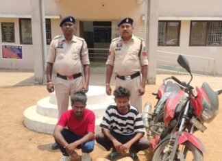 6.09 किलो गांजा के साथ 2 अंतरराज्यीय तस्कर गिरफ्तार,कोमाखान पुलिस की कार्रवाई 6.09 किलो गांजा के साथ 2 तस्कर गिरफ्तार,कोमाखान पुलिस की कार्रवाई