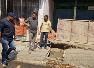 गांधी चौक में निर्माणाधीन सीसी नाली में खामियों पर उठे सवाल, जांच की मांग गांधी चौक में निर्माणाधीन सीसी नाली में खामियों पर उठे सवाल, जांच की मांग