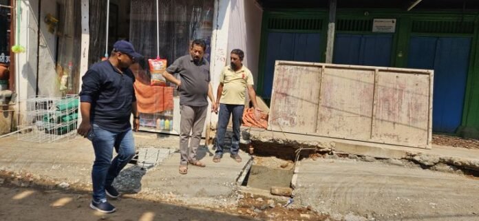 unnamed गांधी चौक में निर्माणाधीन सीसी नाली में खामियों पर उठे सवाल, जांच की मांग