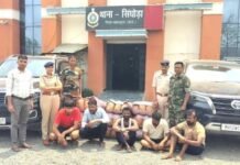 2.81 क्विंटल गांजा के साथ 5 तस्कर गिरफ्तार, 2 करोड़ से अधिक की संपत्ति जब्त 2.81 क्विंटल गांजा के साथ 5 तस्कर गिरफ्तार