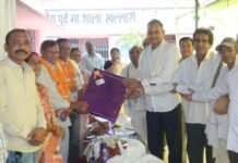 खल्लारी में शिक्षकों को गरिमामय विदाई , सम्मान समारोह में उमड़ा जनसमूह खल्लारी में शिक्षकों को गरिमामय विदाई , सम्मान समारोह में उमड़ा जनसमूह