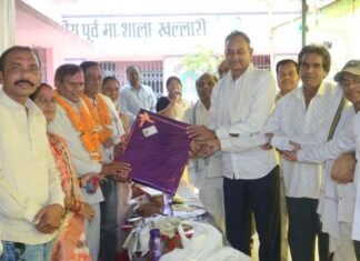 खल्लारी में शिक्षकों को गरिमामय विदाई , सम्मान समारोह में उमड़ा जनसमूह खल्लारी में शिक्षकों को गरिमामय विदाई , सम्मान समारोह में उमड़ा जनसमूह