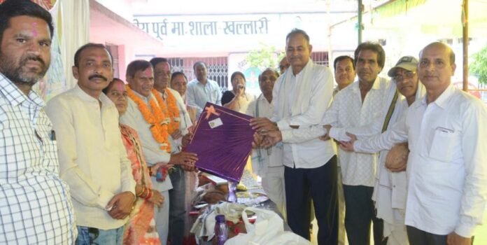 खल्लारी में शिक्षकों को गरिमामय विदाई , सम्मान समारोह में उमड़ा जनसमूह