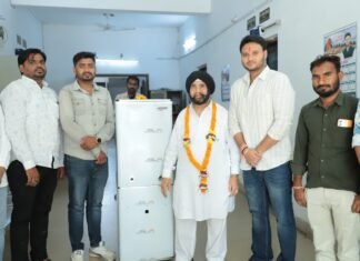 समाजसेवी मंगल सिंह ने पालिका को प्रदान किया वाटर कूलर समाजसेवी मंगल सिंह ने पालिका को प्रदान किया वाटर कूलर