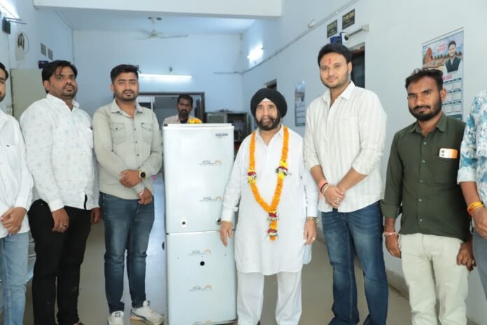 समाजसेवी मंगल सिंह ने पालिका को प्रदान किया वाटर कूलर