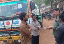 बिना अनुमति शहर में चल रहे सेप्टिक टैंक सफाई वाहन की जांच, नपा ने दी चेतावनी बिना अनुमति शहर में चल रहे सेप्टिक टैंक सफाई वाहन की हुई जांच