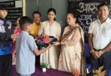 जरूरतमंद विद्यार्थियों को बांटी शिक्षण सामग्री सोहम हॉस्पिटल व आस्था वेलफेयर संस्था ने जरूरतमंद विद्यार्थियों को बांटी गई शिक्षण सामग्री