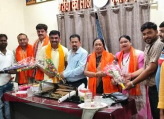 नामांकित एल्डरमेन पार्षदों का हुआ सम्मान, नगर विकास में अनुभव का लाभ लेने की जताई उम्मीद नामांकित एल्डरमेन पार्षदों का हुआ सम्मान