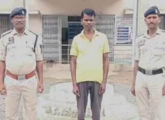 40.96 लाख रुपये की अनियमितता से जुड़े मामले में फरार समिति प्रभारी गिरफ्तार 40.96 लाख रुपये की अनियमितता में फरार समिति प्रभारी गिरफ्तार