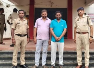 4.5 करोड़ के गांजा तस्करी गिरोह पर पुलिस की कार्रवाई,ओडिशा का मुख्य सप्लायर गिरफ्तार 4.5 करोड़ के गांजा तस्करी गिरोह पर पुलिस की कार्रवाई