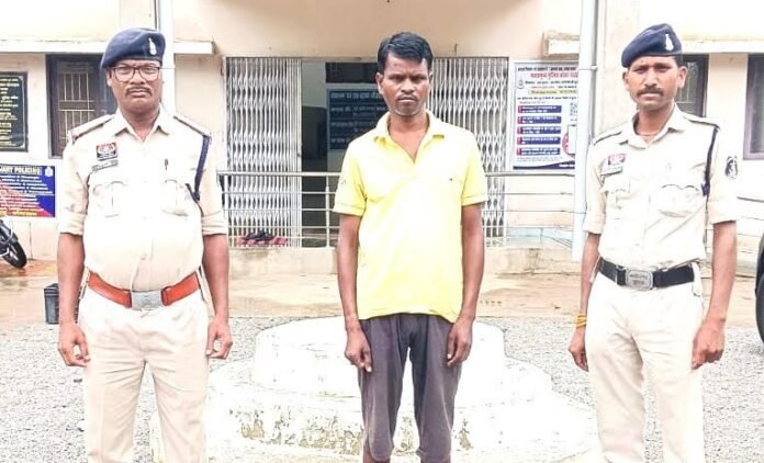 unnamed-01 40.96 लाख रुपये के धान घोटाले का खुलासा,फरार समिति प्रभारी गिरफ्तार