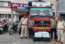 गांजा तस्करों की नई चाल की नाकाम, 32 किलो गांजा के साथ दो अंतरराज्यीय तस्कर गिरफ्तार गांजा तस्करों की चाल की नाकाम, 32 किलो गांजा के साथ दो तस्कर गिरफ्तार