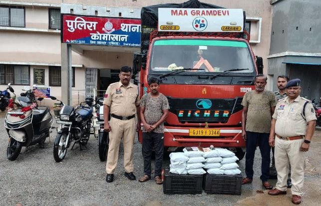 unnamed-05 गांजा तस्करों की चाल की नाकाम, 32 किलो गांजा के साथ दो तस्कर गिरफ्तार