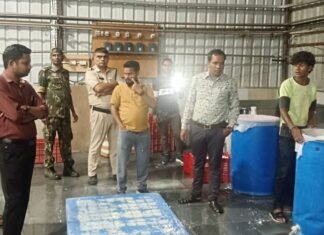 वैद्य फूड में प्रशासन की देर रात छापेमारी, 200 किलो एनालॉग पनीर जब्त वैद्य फूड में प्रशासन की देर रात छापेमारी, 200 किलो एनालॉग पनीर जब्त