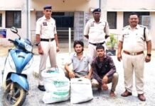 कोमाखान पुलिस ने 22 किलो गांजा के साथ दो तस्करों को पकड़ा,दतिया ले जाने की थी तैयारी कोमाखान पुलिस ने 22 किलो गांजा के साथ दो तस्करों को पकड़ा