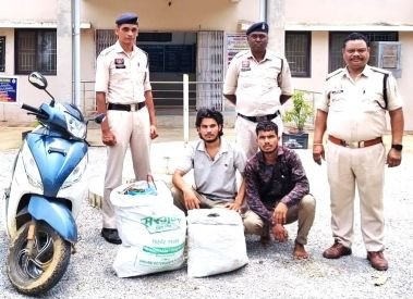 1000258392 कोमाखान पुलिस ने 22 किलो गांजा के साथ दो तस्करों को पकड़ा