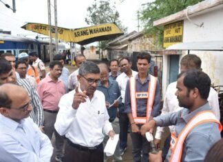 ईस्ट कोस्ट रेलवे जीएम ने आरंग-महानदी से टिटलागढ़ रेलखंड का किया निरीक्षण ईस्ट कोस्ट रेलवे जीएम का आरंग-महानदी से टिटलागढ़ रेलखंड का निरीक्षण