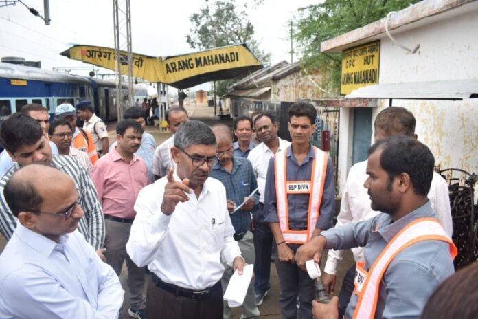 ईस्ट कोस्ट रेलवे जीएम का आरंग-महानदी से टिटलागढ़ रेलखंड का निरीक्षण