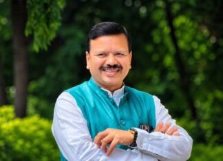 सहारा निवेशकों के भुगतान में देरी केंद्र सरकार पर निशाना साधा विनोद ने सहारा निवेशकों के भुगतान में देरी केंद्र सरकार पर निशाना साधा विनोद ने