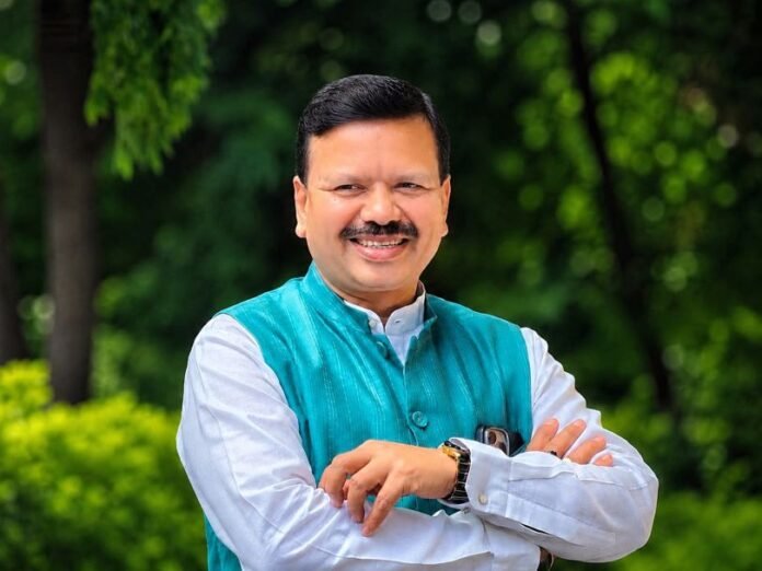 सहारा निवेशकों के भुगतान में देरी केंद्र सरकार पर निशाना साधा विनोद ने