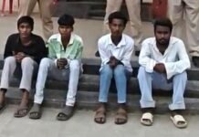 राहगीर से मोबाइल-नगदी लूटने वाले गिरोह का पर्दाफाश, 4 आरोपी गिरफ्तार राहगीर से मोबाइल-नगदी लूटने वाले गिरोह का पर्दाफाश, 4 आरोपी गिरफ्तार