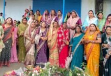 हलषष्ठी पर्व पर माताओं ने रखा उपवास, संतानों की सुख-समृद्धि के लिए की पूजा हलषष्ठी पर्व पर माताओं ने रखा उपवास