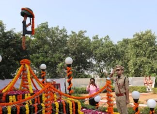 पुलिस स्मृति दिवस:- श्रद्धांजली कार्यक्रम मे शामिल जिले के 19 शहीद जवानो के परिजन पुलिस स्मृति दिवस:- श्रद्धांजली कार्यक्रम मे शामिल जिले के 19 शहीद के परिजन