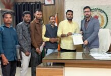 जनपद उपाध्यक्ष व्यवहार ने ग्रामीण सड़कों के लिए सीएम के नाम सौंपा ज्ञापन जनपद उपाध्यक्ष व्यवहार ने ग्रामीण सड़कों के लिए सीएम के नाम सौंपा ज्ञापन