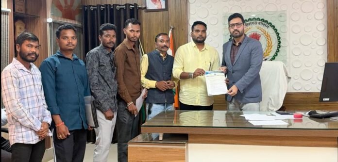 IMG-20261014-WA0021 जनपद उपाध्यक्ष व्यवहार ने ग्रामीण सड़कों के लिए सीएम के नाम सौंपा ज्ञापन